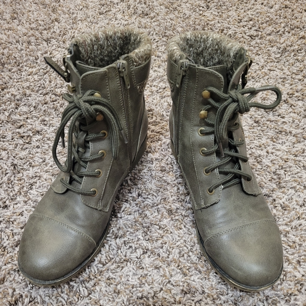 Women's boots, size 7.5